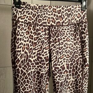 DKNY women’s mid-rise 7/8 leggings- medium